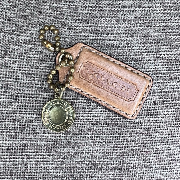 Vintage brown leather COACH hang tag with metal button logo - Picture 2 of 3